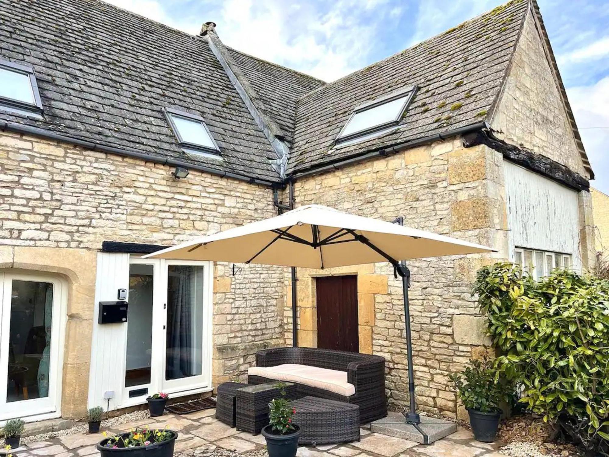 Casa de férias Pass The Keys Converted 17th Century Barn With Garden Parking